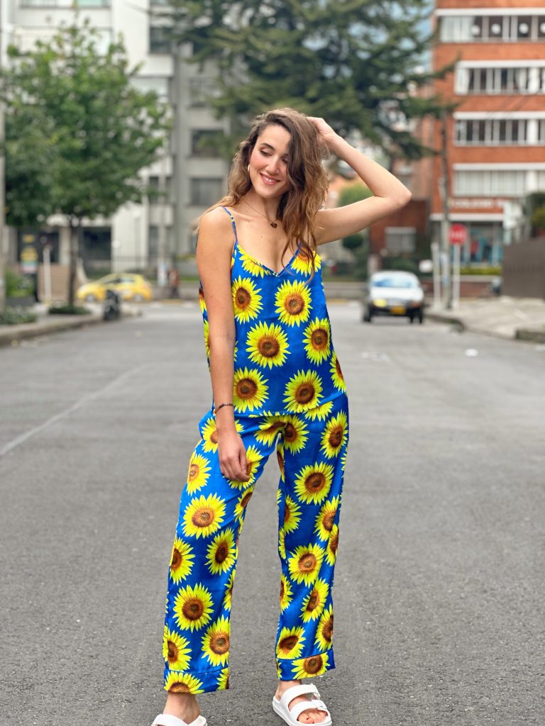PIJAMA BLUSA TIRAS Y PANTALON LARGO GIRASOLES NEÓN