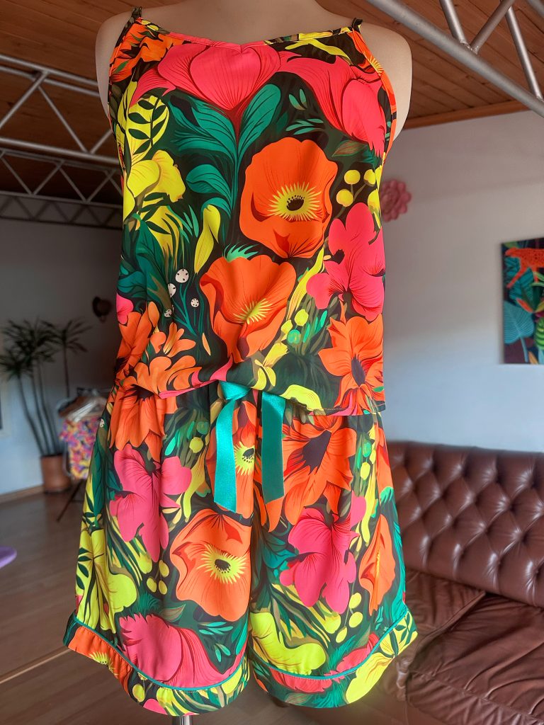 PIJAMA BLUSA TIRAS Y SHORT GARDEN NEON